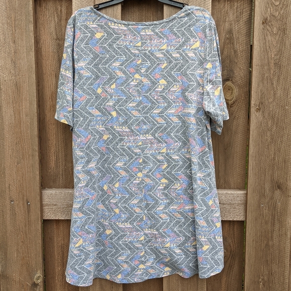 LuLaRoe light gray geometric perfect tee - 2XL - Picture 2 of 3